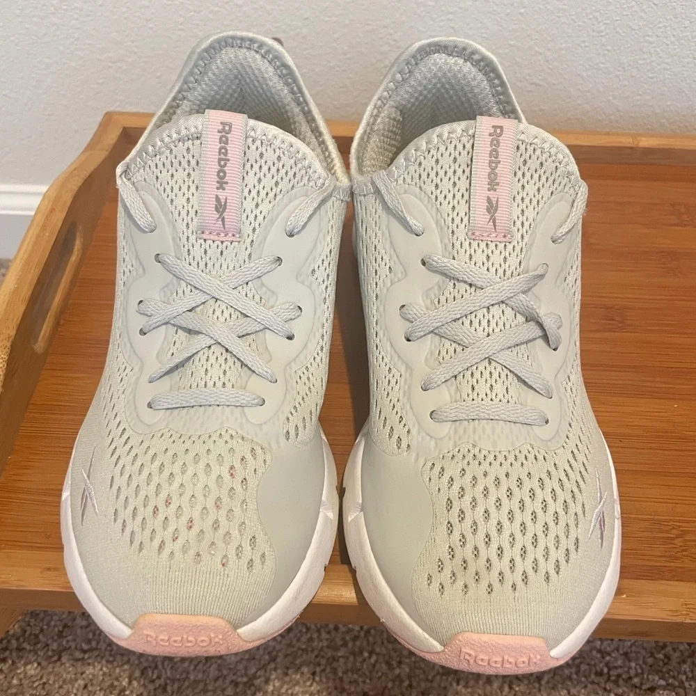 Reebok Zig Sky Running Sneakers Light Gray/Pink Lightweight Sz 8.5 Athletic Core